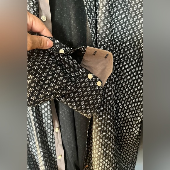 Thomas Dean NWOT Long Sleeved Stylish Shirt in Pristine Condition!! - Picture 12 of 15